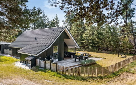 Ottil - 1.5Km from the Sea: Toit, Maison, Domicile, Chalet, Porte, Siding, Plate-Forme, Porche, Planche, Dur