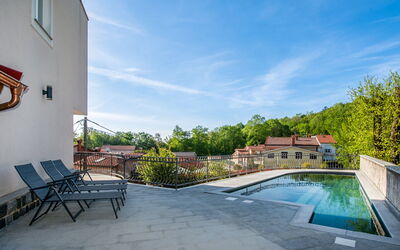 Opatija Matulji 505: Mobilier De Jardin, Domicile, Meubles, Porte, Tableau De Plein Air, Chaise, Table Cuisine Et Salle A Manger, Ombre, Balcon, Porche