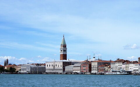 Venice Photobirding, Nature And Culture: Ciel, Bleu, Jour, Bâtiment, Ville, La Tour, Zone Urbaine, Flèche, Clocher, Voie Navigable
