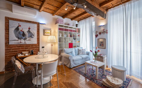 Dafne Suite: Meubles, Design Intérieur, Mur, Sol, Sol, Table, Plafond, Pièce, Canapé, Salon
