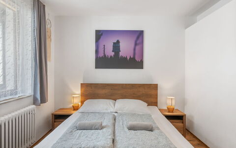Horalka: Lit, Design Intérieur, Literie, Meubles, Chambre, Sol, Sol, Drap De Lit, Mur, Pièce