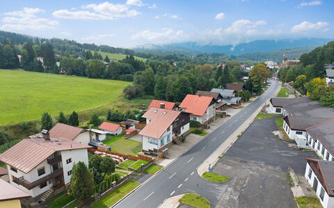 Horalka: Maison, Zone Résidentielle, Paysage, Route, Domicile, Toit, Banlieue, Établissements Humains, Zone Rurale, Vue Du Ciel