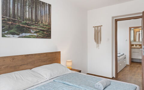 Horalka: Meubles, Lit, Sol, Design Intérieur, Chambre, Sol, Bois, Plafond, Drap De Lit, Literie
