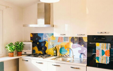 Santa Maria Navarrese 651: Cuisine, Design Intérieur, Jaune, Appareil De Cuisine, Principaux Appliance, Comptoir, Cuisinière, Pièce, Orange, Plafond