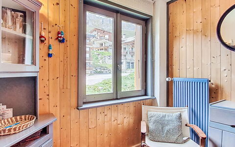 Les Chaudes Almes: Bois, Design Intérieur, Pièce, Tache De Bois, Plafond, Dur, Planche, Appartement, Verre, Contre-Plaqué