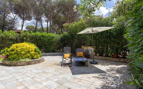 Oleandri: Jardin, Dalle, Ombre, Aménagement Paysager, Tuile, Mobilier De Jardin, Pot De Fleur, Arrière-Cour, Passerelle, Cour