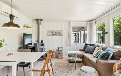 Holmer - 2.5Km from the Sea