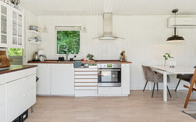 Holmer - 2.5Km from the Sea