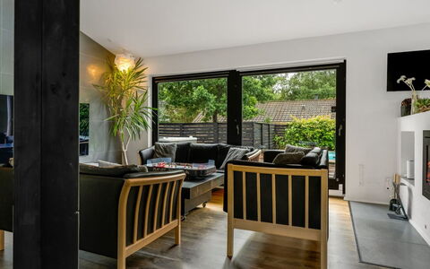 Ejnarine - 1.5Km from the Sea: Meubles, Design Intérieur, Sol, Mur, Sol, Canapé, Bois, Salon, Plafond, Parquet
