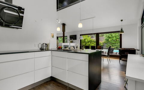 Ejnarine - 1.5Km from the Sea: Cuisine, Design Intérieur, Comptoir, Sol, Meubles, Appareil De Cuisine, Bois, Sol, Plafond, Cabinetry