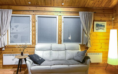 Jerisrannantie 7: Meubles, Bois, Design Intérieur, Couvre-Fenêtres, Sol, Sol, Éclairage, Pièce, Traitement De Fenetre, Plafond