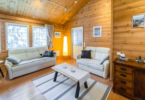 Jerisrannantie 7: Bois, Plafond, Design Intérieur, Meubles, Domicile, Chalet, Sol, Pièce, Salon, Canapé