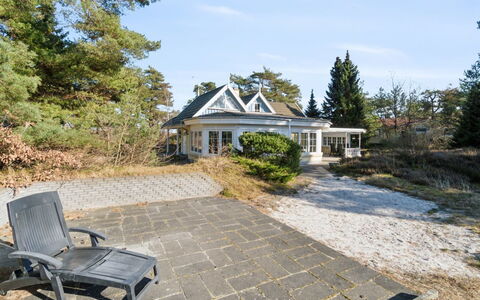 Laurentius - 50M from the Sea: Maison, Domicile, Toit, Chalet, Biens, Aménagement Paysager, Batiments Jardin, Siding, Ferme