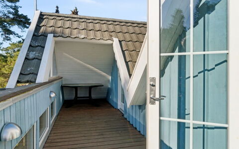 Laurentius - 50M from the Sea: Maison, Domicile, Toit, Chalet, Biens, Aménagement Paysager, Batiments Jardin, Siding, Ferme