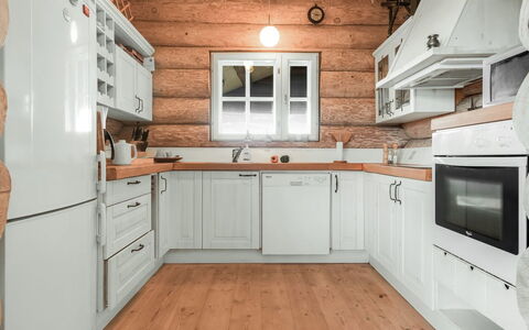 Mojag - 900M from the Sea: Biens, Ombre, Allée, Ferme