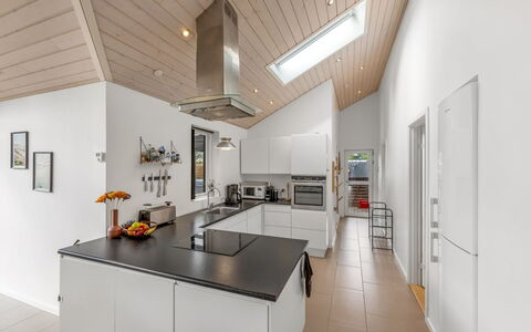 Smilla - 1.1Km from the Sea: Cuisine, Plafond, Design Intérieur, Comptoir, Sol, Appareil De Cuisine, Luminaire, Sol, Cabinetry, Électroménager