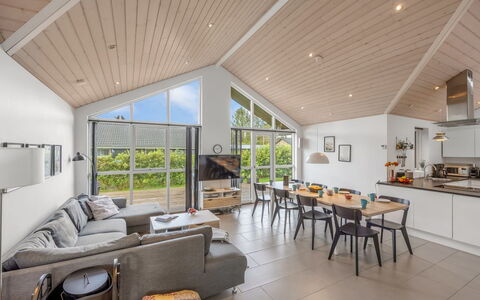 Smilla - 1.1Km from the Sea: Plafond, Chaise, Dur, Table Cuisine Et Salle A Manger, Salon, Siding, Canapé, Batiments Jardin