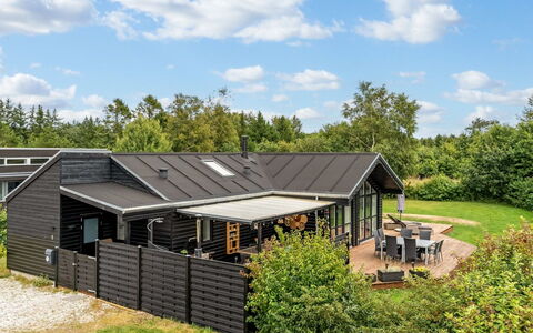 Smilla - 1.1Km from the Sea: Toit, Domicile, Maison, Chalet, Siding, Biens, Ferme, Jardin, Porche, Ombre