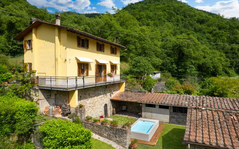 Villa Fornaci: Chalet, Zone Rurale, Vallée, Station De Montagne, Chaîne De Montagnes, Village, Eco Hôtel, Ferme, Piscine, Village De Montagne
