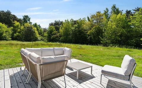 Tove - 350M from the Sea: Bois, Meubles, Appartement, Pièce, Plafond, Tache De Bois, Chaise, Dur, Vernis, Lumber