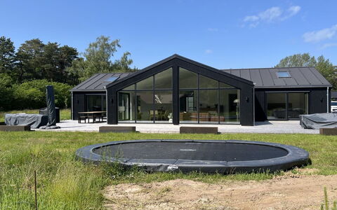 Tove - 350M from the Sea: Bois, Sol, Design Intérieur, Sol, Meubles, Parquet, Pièce, Plafond, Tache De Bois, Dur