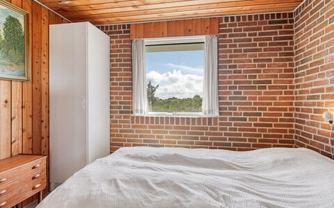 Ava - 350M from the Sea: Mur, Chambre, Bois, Lit, Plafond, Drap De Lit, Design Intérieur, Literie, Sol, Sol