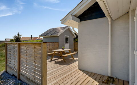 Ava - 350M from the Sea: Bois, Sol, Design Intérieur, Sol, Meubles, Parquet, Pièce, Plafond, Tache De Bois, Dur
