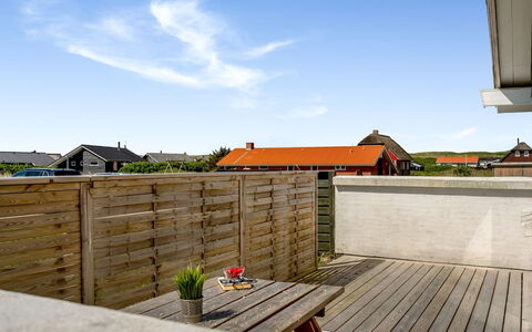 Ava - 350M from the Sea: Bois, Sol, Design Intérieur, Sol, Meubles, Parquet, Pièce, Plafond, Tache De Bois, Dur