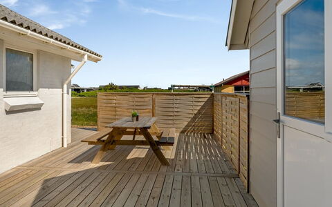 Ava - 350M from the Sea: Bois, Sol, Design Intérieur, Sol, Meubles, Parquet, Pièce, Plafond, Tache De Bois, Dur