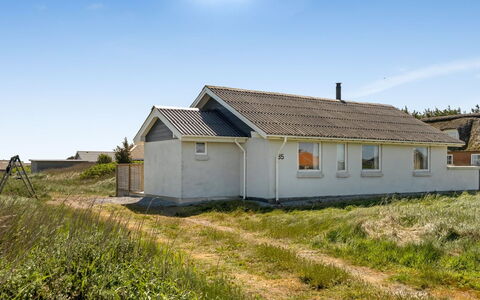 Ava - 350M from the Sea: Bois, Sol, Design Intérieur, Sol, Meubles, Parquet, Pièce, Plafond, Tache De Bois, Dur