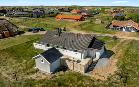 Ava - 350M from the Sea: Bois, Sol, Design Intérieur, Sol, Meubles, Parquet, Pièce, Plafond, Tache De Bois, Dur