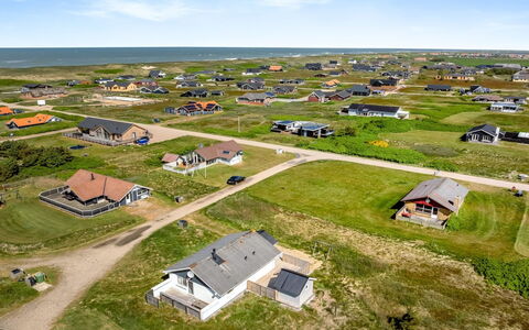 Ava - 350M from the Sea: Bois, Sol, Design Intérieur, Sol, Meubles, Parquet, Pièce, Plafond, Tache De Bois, Dur