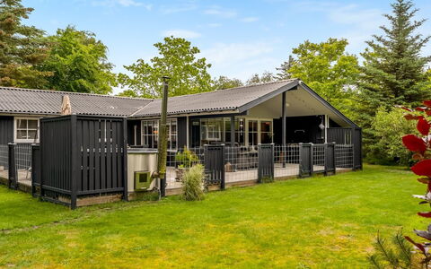 Emelrik - 2Km from the Sea: Bois, Domicile, Porche, Plate-Forme, Dur, Toit, Tache De Bois, Parquet, Eco Hôtel