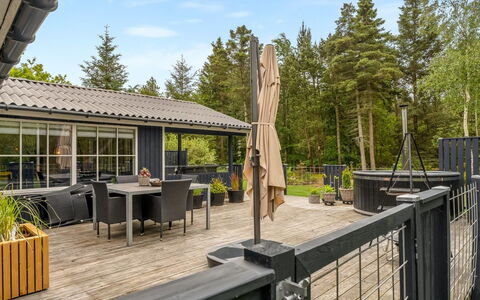 Emelrik - 2Km from the Sea: Bois, Domicile, Porche, Plate-Forme, Dur, Toit, Tache De Bois, Parquet, Eco Hôtel