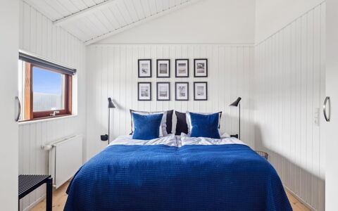 Sinika - 100M from the Sea: 