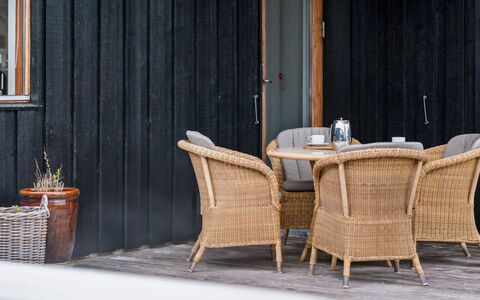 Sinika - 100M from the Sea: Bleu, Piscine, Meubles, Mobilier De Jardin, Recours, Chaise, Ombre, Eco Hôtel, Pot De Fleur
