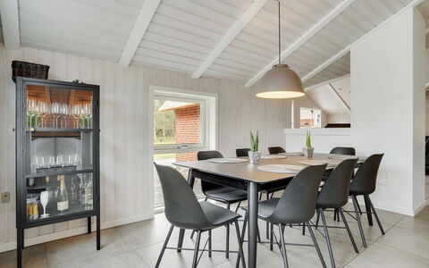 Rietrikki - 2.4Km from the Sea: Meubles, Design Intérieur, Sol, Bois, Table Cuisine Et Salle A Manger, Table, Plafond, Chaise, Salle À Manger, Luminaire