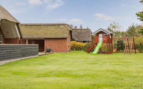 Rietrikki - 2.4Km from the Sea: Herbe, Toit, Maison, Lot Terre, Chalet, Pelouse, Jardin, Arrière-Cour, Cour, Ombre