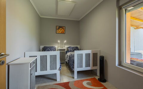 Nest: Mur, Design Intérieur, Sol, Sol, Bois, Plafond, Chambre, Lit, Pièce, Éclairage