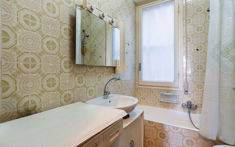 Casa di Roberto: Sol, Salle De Bains, Sol, Design Intérieur, Luminaire Plomberie, Lavabo, Plafond, Siège De Toilette, Toilette, Plomberie