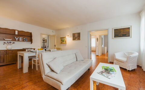 Lido Versilia: Meubles, Design Intérieur, Sol, Canapé, Sol, Pièce, Appartement, Salon, Table, Domicile