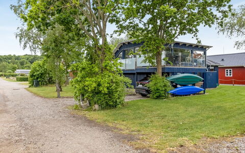 Gabriele - 50M from the Sea: Toit, Maison, Domicile, Chalet, Siding, Biens, Allée, Batiments Jardin, Cour, Cabanon
