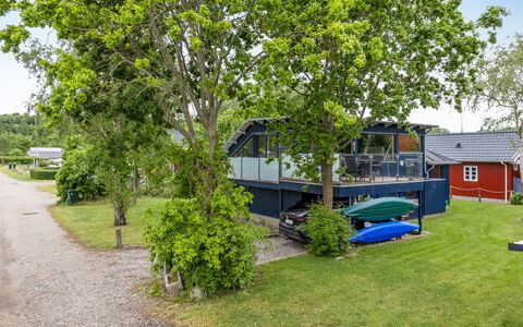 Gabriele - 50M from the Sea: Toit, Maison, Domicile, Chalet, Siding, Biens, Allée, Batiments Jardin, Cour, Cabanon