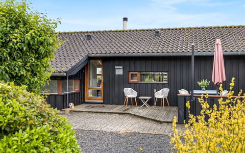 Ayda - 200M from the Sea: Maison, Domicile, Toit, Zone Résidentielle, Chalet, Biens, Ferme, Pelouse, Aménagement Paysager, Siding