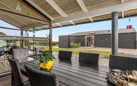 Ayda - 200M from the Sea: Maison, Domicile, Toit, Zone Résidentielle, Chalet, Biens, Ferme, Pelouse, Aménagement Paysager, Siding