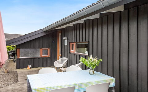 Ayda - 200M from the Sea: Maison, Domicile, Toit, Zone Résidentielle, Chalet, Biens, Ferme, Pelouse, Aménagement Paysager, Siding