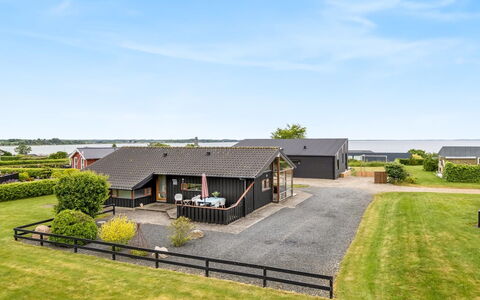 Ayda - 200M from the Sea: Maison, Domicile, Toit, Zone Résidentielle, Chalet, Biens, Ferme, Pelouse, Aménagement Paysager, Siding