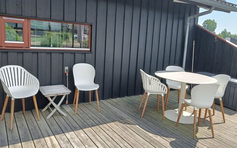 Ayda - 200M from the Sea: Meubles, Bois, Chaise, Mobilier De Jardin, Table, Tableau De Plein Air, Tache De Bois, Dur, Planche