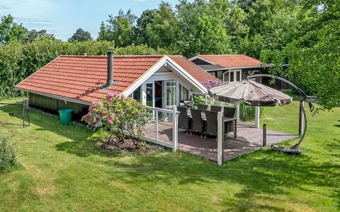 Rusalina - 400M from the Sea: Toit, Maison, Domicile, Chalet, Siding, Biens, Allée, Batiments Jardin, Cour, Cabanon