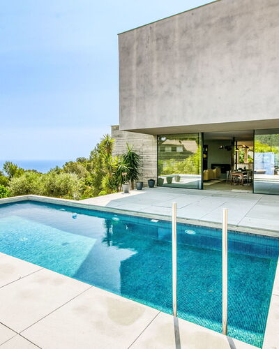 Modern Chill: Piscine, Composite, Recours, Ombre, Eco Hôtel, Béton, Aménagement Paysager, Biens, Villa, Caractéristique De L'Eau